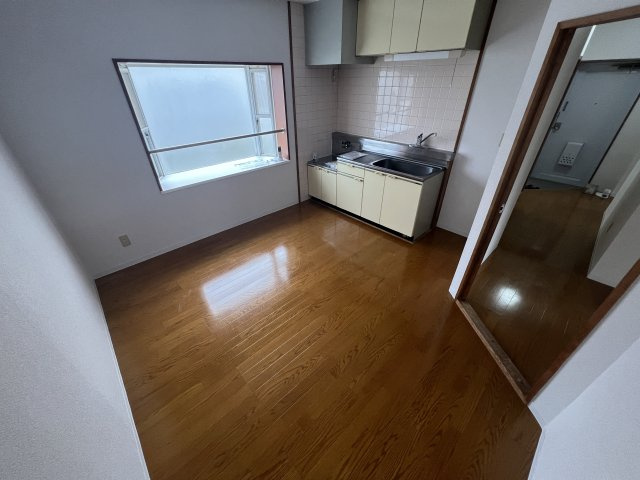 衣浦マンションC棟の居間・リビング