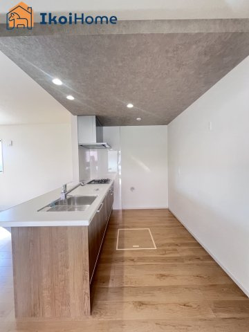 明石市朝霧山手町　新築戸建　全2棟　1号地のキッチン|【ホームページに現地動画掲載中】●年中無休：当日予約可●キッチン同色のカップボードご依頼も承ります