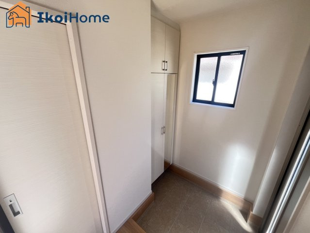 明石市朝霧山手町　新築戸建　全2棟　1号地の玄関|【ホームページに現地動画掲載中】●年中無休：当日予約可●玄関には大きなシューズボックスが完備♪