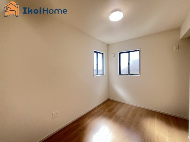 明石市朝霧山手町　新築戸建　全2棟　1号地の寝室|【ホームページに現地動画掲載中】●年中無休：当日予約可●「遮熱Ｌｏｗ−ｅ複層硝子入り窓」完備