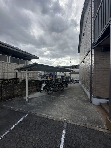 シャルマンコートの駐車場