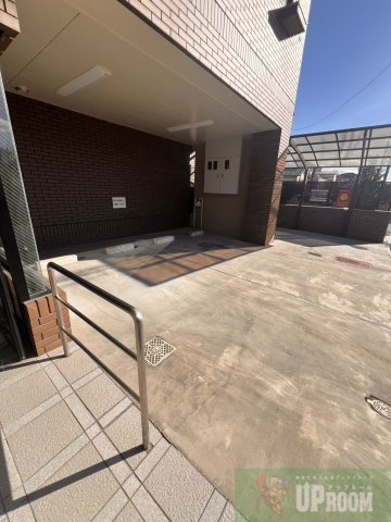 エランドールHの駐車場