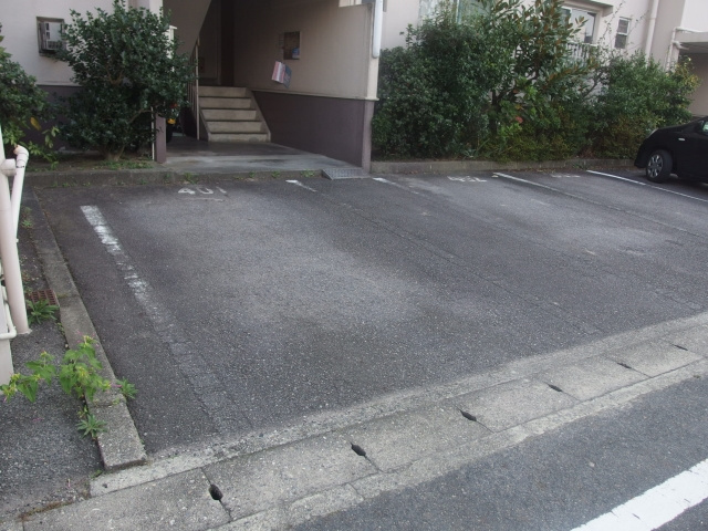 孝明ハイツの駐車場