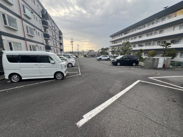 衣浦マンションC棟の駐車場