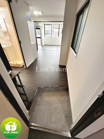 横山ビルの玄関