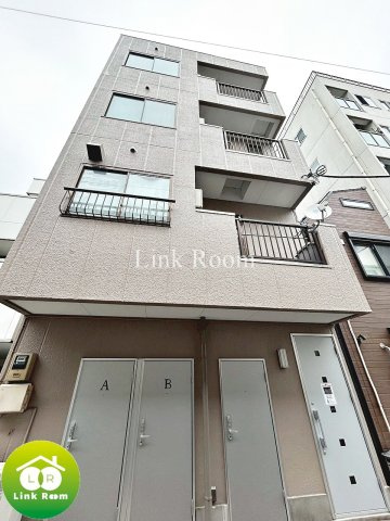 横山ビルのエントランス