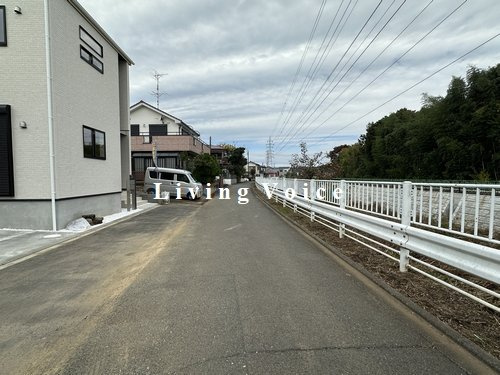 【前面道路含む現地写真】 | 【仲介手数料０円】相模原市中央区淵野辺本町1丁目2期　2号棟　新築一戸建て　全2棟 | 相模原市中央区淵野辺本町1丁目2期　新築一戸建て　全2棟