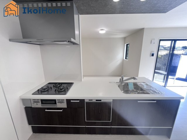 明石市朝霧山手町　新築戸建　全2棟　2号地のキッチン|【ホームページに現地動画掲載中】●年中無休：当日予約可●シンクは傷や汚れが付きにくい静音仕様