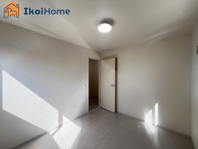 明石市朝霧山手町　新築戸建　全2棟　2号地の寝室|【ホームページに現地動画掲載中】●年中無休：当日予約可●「遮熱Ｌｏｗ−ｅ複層硝子入り窓」完備