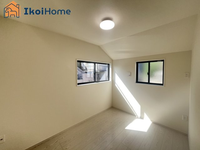 明石市朝霧山手町　新築戸建　全2棟　2号地の寝室|【ホームページに現地動画掲載中】●年中無休：当日予約可●全室南西向きで明るいです。収納も充実！