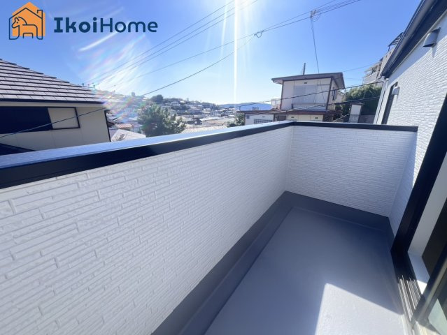 明石市朝霧山手町　新築戸建　全2棟　2号地のバルコニー|【ホームページに現地動画掲載中】●年中無休：当日予約可●屋根は８～万円バルコニー設置できます。