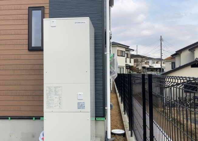 【発電・温水設備】 | 省エネ給湯器とは従来型の給湯器より熱効率が高く、少ない燃料でたくさんのお湯を沸かすことが出来る高効率な給湯器のことを指します。また、省エネ給湯器には種類があり、利便性や効果なども様々です。
