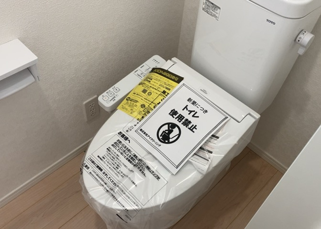 【トイレ】 | トイレは大きさや形、機能、抗菌性などが異なる多種多彩なタイプが各メーカーから出ています。それぞれに良さがあるため、事前にどういったタイプのトイレがいいのかをご家庭内で決めて、内見に行くといいでしょう。
