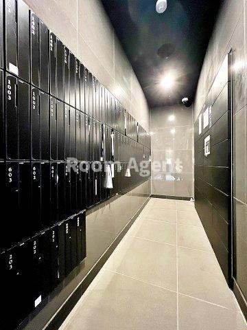 プレサンスSAKAEフロントのエントランス