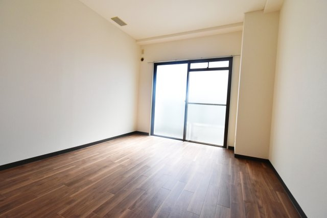 ハイツシャロームの居間・リビング