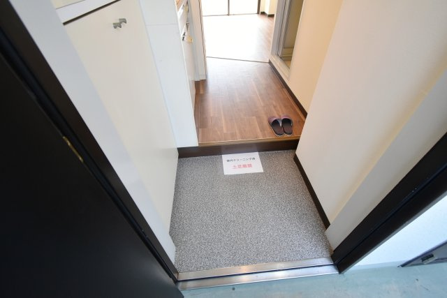 ハイツシャロームの玄関