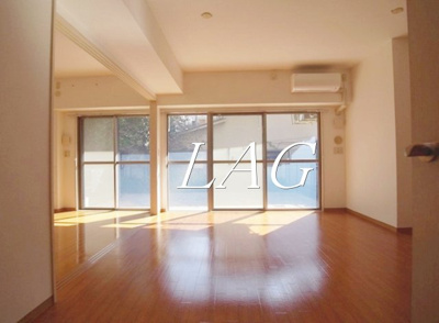 【居間・リビング】 | カーロヴィレッタカサイ | 洋室のお部屋です。