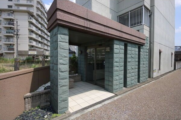 S-FORT神宮南のエントランス