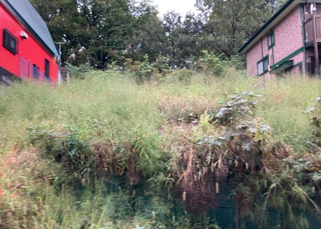 【外観】 | 土地購入を検討されている場合、境界杭がない状態で購入してしまうと境界確定測量をする必要があり、費用がかかります。購入の前に、売主、隣土地所有者立ち合いのもと境界を確定し境界杭を設置するのがベストです。