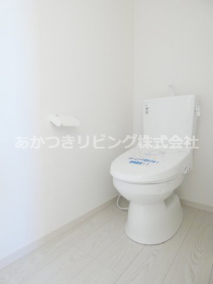 【トイレ】 | 真岡市下高間木2期 | 清潔感のある温水洗浄暖房便座♪