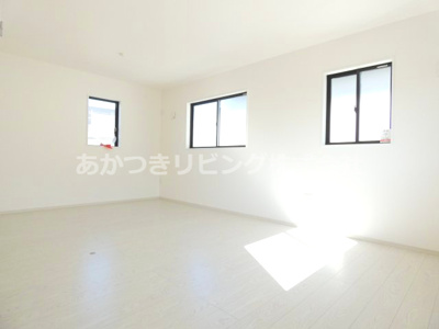 【居間・リビング】 | 真岡市下高間木2期 | お子様の成長に合わせて間仕切り壁対応の2階洋室11.2帖♪