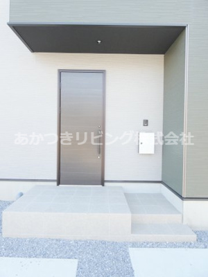 【エントランス】 | 真岡市下高間木2期 | 雨の日も安心の玄関ポーチ♪