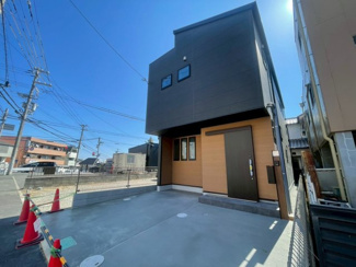 【外観】 | 新築戸建　明石市荷山町 | シックでお洒落な建物！車庫スペース2台！