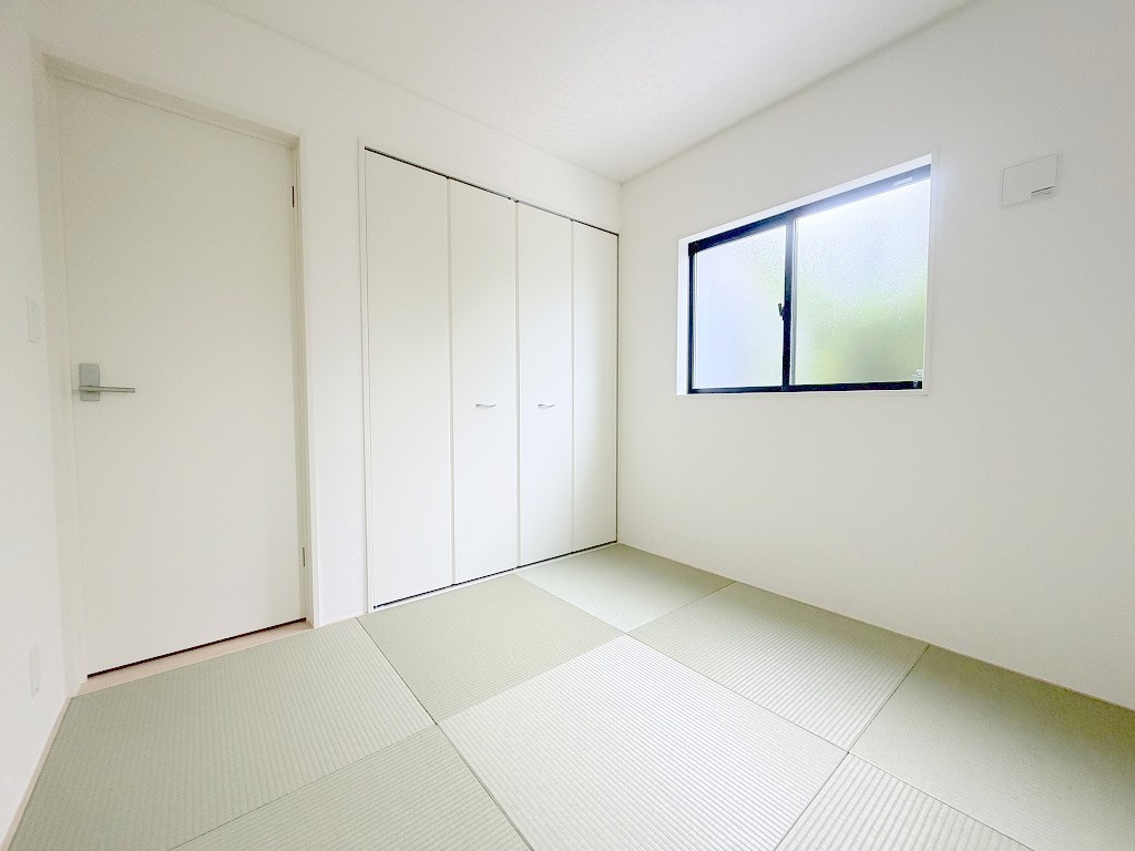 三郷市戸ケ崎3丁目　新築戸建　全7棟　5号棟の和室|お子様のお昼寝スペースにも便利な1階リビング裏の和室4.5帖
