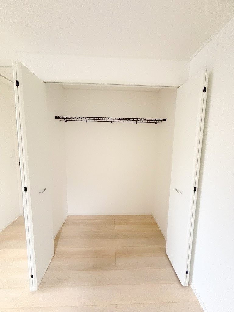三郷市戸ケ崎3丁目　新築戸建　全7棟　5号棟の収納|たっぷり収納できるクローゼット