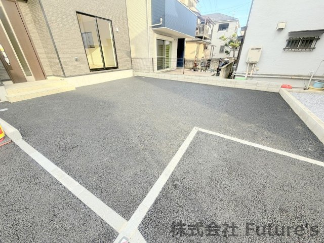 三郷市戸ケ崎3丁目　新築戸建　全7棟　5号棟の駐車場|カースペース並列2台可能