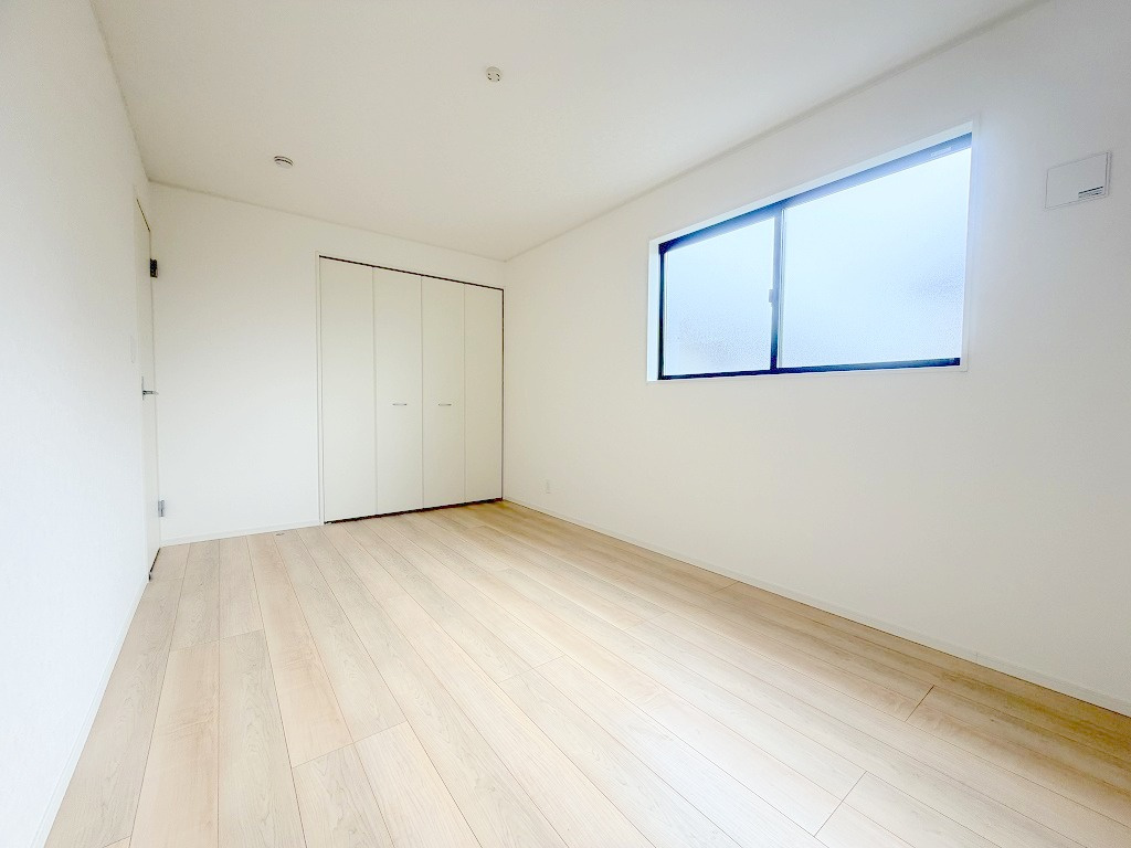 三郷市戸ケ崎3丁目　新築戸建　全7棟　5号棟の洋室|クローゼット付きの洋室7.5帖