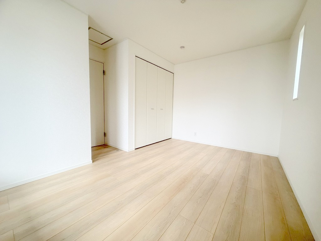 三郷市戸ケ崎3丁目　新築戸建　全7棟　5号棟の洋室|クローゼット付きの洋室7.2帖