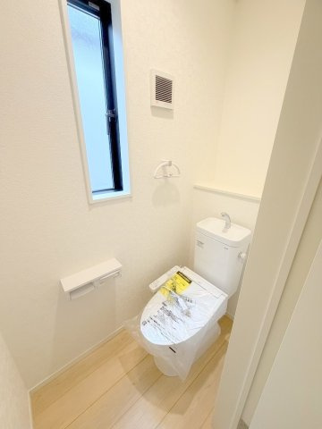 三郷市戸ケ崎3丁目　新築戸建　全7棟　5号棟のトイレ|2階のトイレです