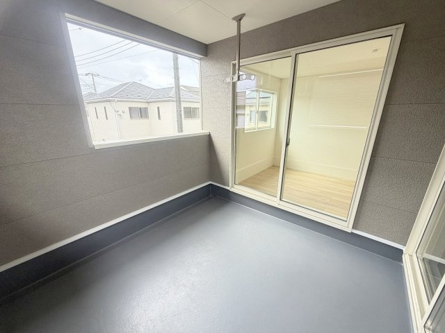 三郷市戸ケ崎3丁目　新築戸建　全7棟　4号棟のバルコニー|南西向きバルコニーにて日当たり良好