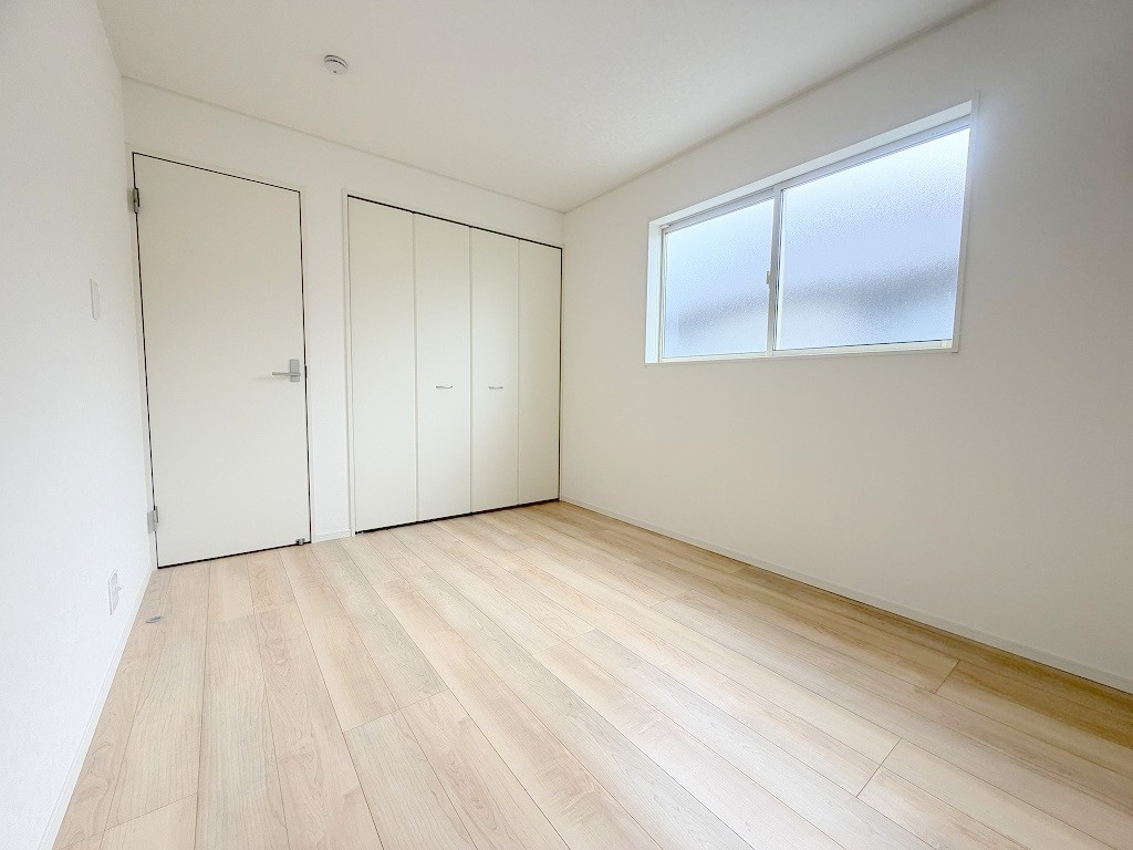 三郷市戸ケ崎3丁目　新築戸建　全7棟　4号棟の洋室|クローゼット付きの洋室6帖