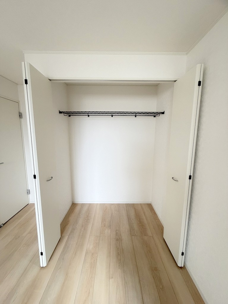 三郷市戸ケ崎3丁目　新築戸建　全7棟　4号棟の収納|大切な衣類を収納できるクローゼット付き