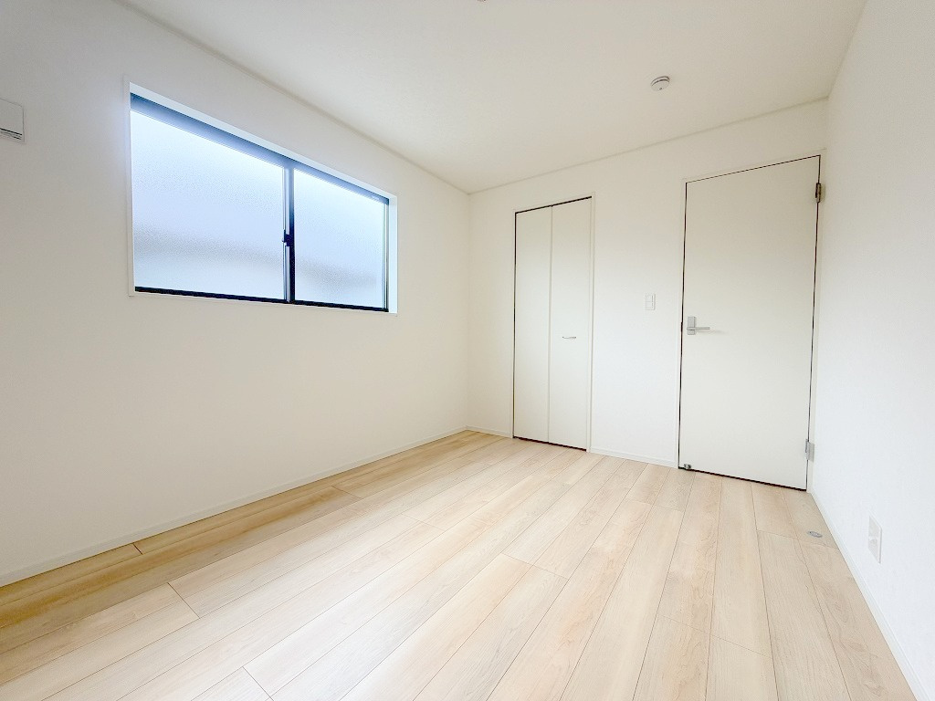 三郷市戸ケ崎3丁目　新築戸建　全7棟　3号棟の洋室|WIC付きの洋室6帖