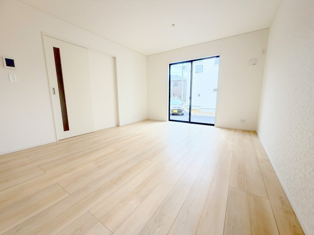 三郷市戸ケ崎3丁目　新築戸建　全7棟　3号棟の居間・リビング|南西向きの明るいリビングです