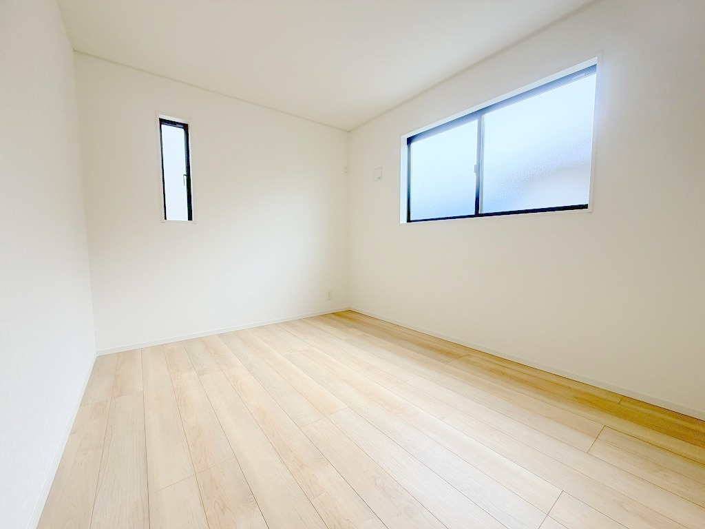 三郷市戸ケ崎3丁目　新築戸建　全7棟　3号棟の洋室|2面採光の明るい洋室6帖