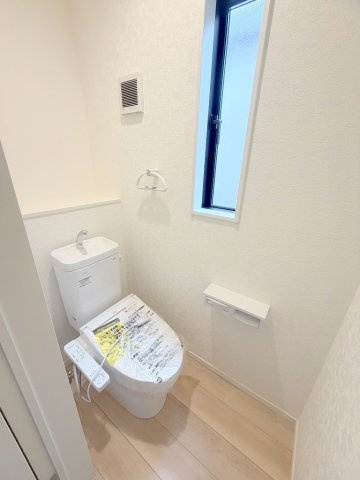 三郷市戸ケ崎3丁目　新築戸建　全7棟　3号棟のトイレ|2階のトイレです