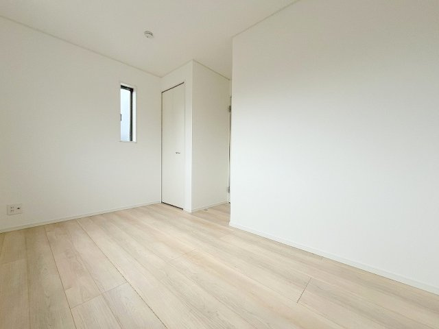 三郷市戸ケ崎3丁目　新築戸建　全7棟　2号棟の洋室|全居室に収納完備でお部屋がスッキリ片付きます