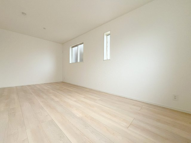 三郷市戸ケ崎3丁目　新築戸建　全7棟　1号棟の洋室|家族の成長に合わせて部屋を分けられる2ドア1ルーム