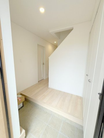 三郷市戸ケ崎3丁目　新築戸建　全7棟　1号棟の玄関|広々とした玄関です