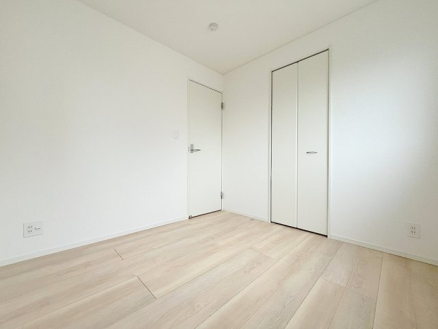 三郷市戸ケ崎3丁目　新築戸建　全7棟　1号棟の洋室|クローゼット付きの洋室4.5帖