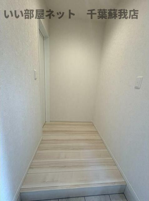 ナリトモ仁戸名Ｂの玄関|収納もある玄関です