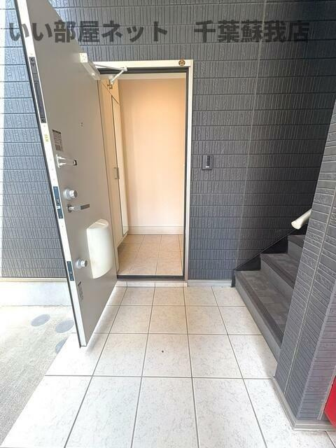 ナリトモ仁戸名Ｂのエントランス|ゆとりのあるエントランスです