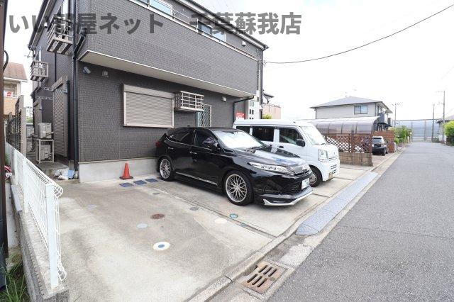ナリトモ仁戸名Ｂの駐車場|車をお持ちの方に嬉しい駐車場付きの物件です
