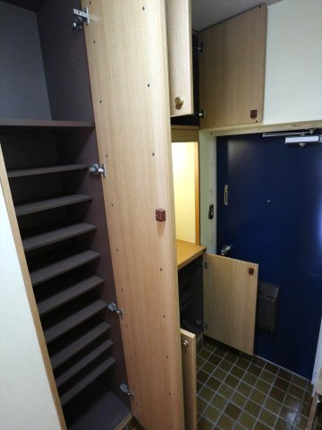 忠海マリンビューマンションの玄関