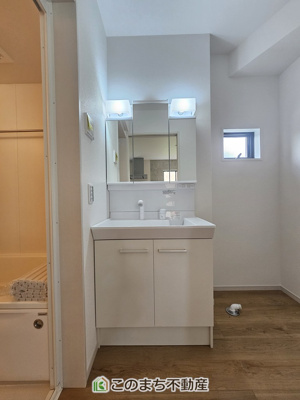 【独立洗面台】 | 真岡市下高間木2期 | 忙しい朝に重宝する三面鏡＆伸びるホースのシャワー洗面台♪