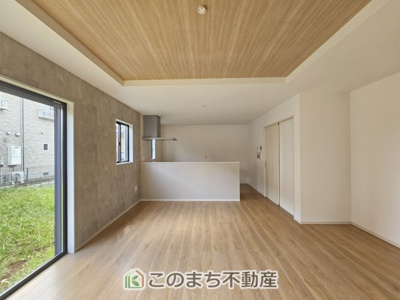 【居間・リビング】 | 真岡市下高間木2期 | 窓が多く明るい日差しがご家族の団らんを日々照らします♪